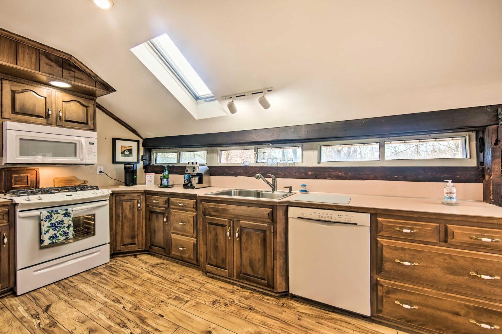 Runningwater Apartment In Lancaster With Deck Buitenkant foto